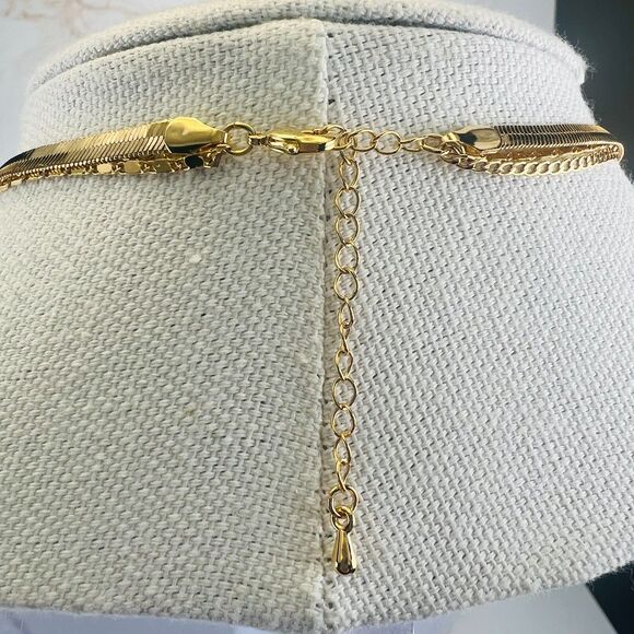 REVOLVE SHASHI Mikaela Multi Layered Necklace in Gold Chain Herringbone & Dainty - Picture 4 of 6